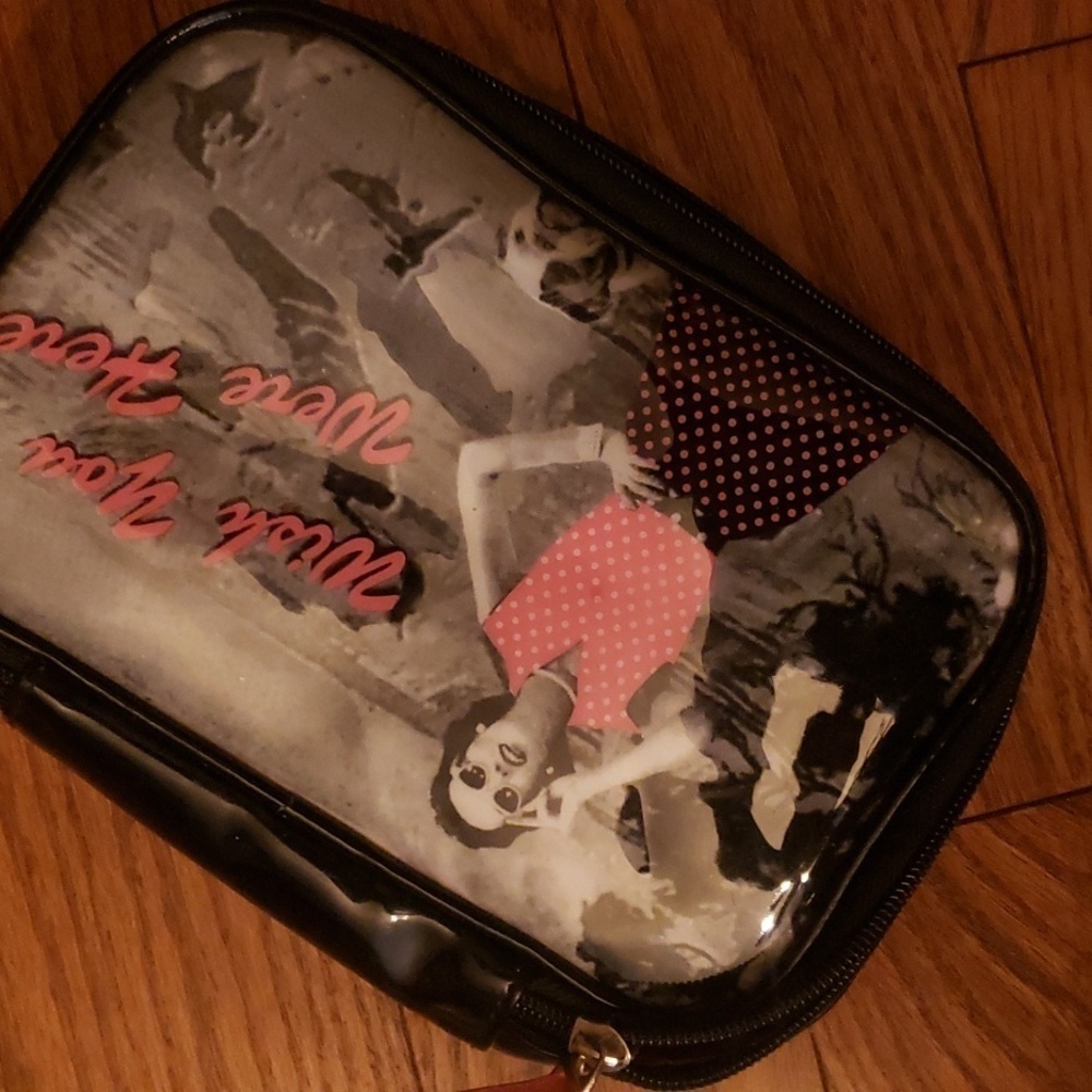 Makeup bag with  new brushes - Picture 4 of 6